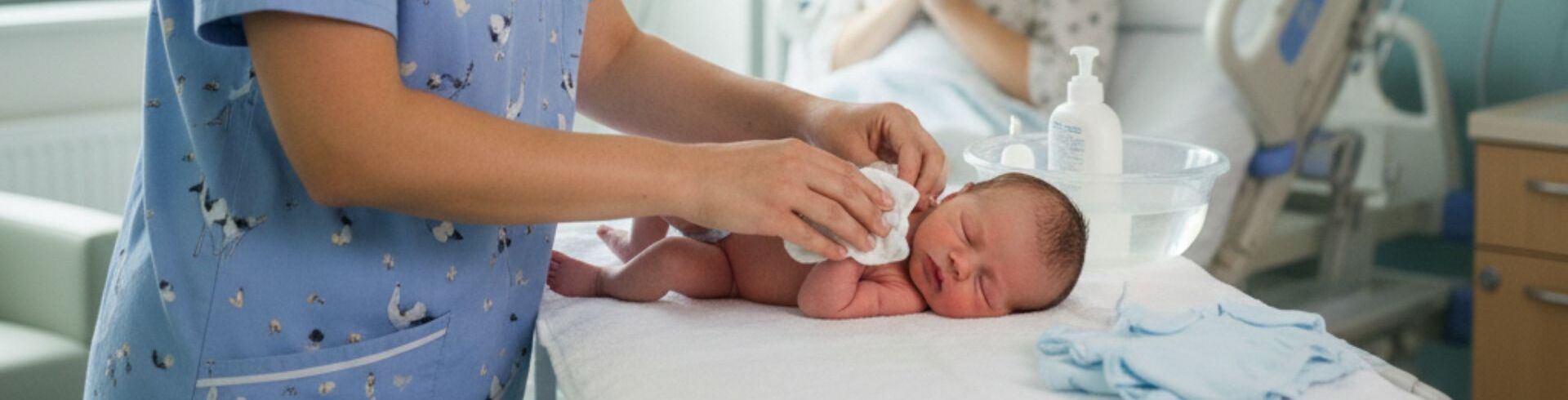 Devenir aide-soignante en maternité : guide complet