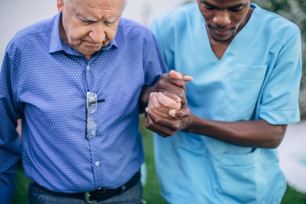 devenir aide-soignante